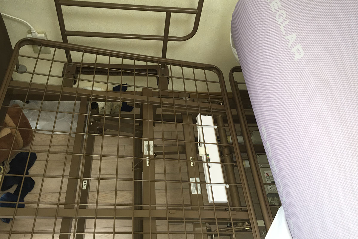 電波式非接触バイタルセンサーのベッドタイプ